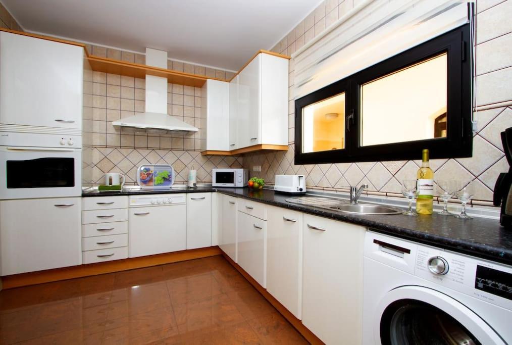 Riviera Park 2b, 2 Bed Apartment Puerto del Carmen (Lanzarote)